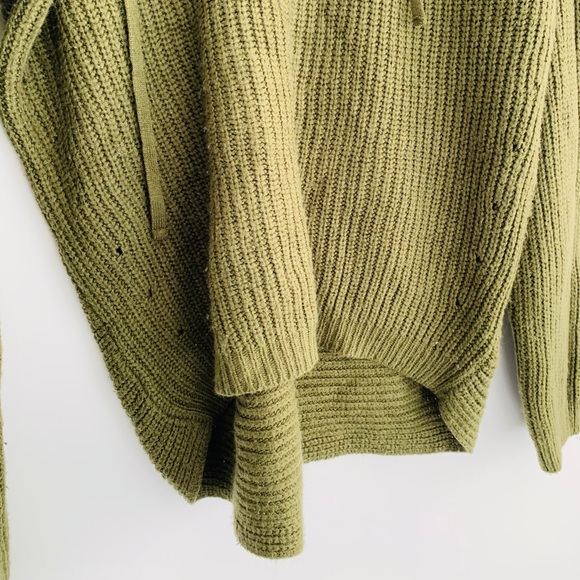 Olive green very warm knitted sweater. Medium - Picture 9 of 10